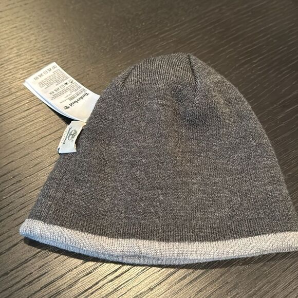 🎉🎉HOST PICK🎉🎉Timberland shades of gray double layer reversible logo beanie. - Picture 5 of 6